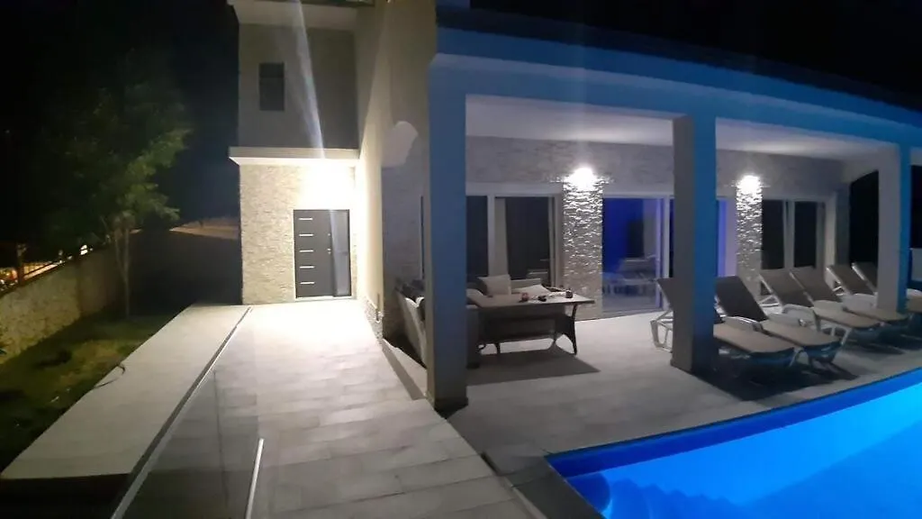 Pool-Villa „4 Seasons“ Seaview Novi Vinodolski 0*,