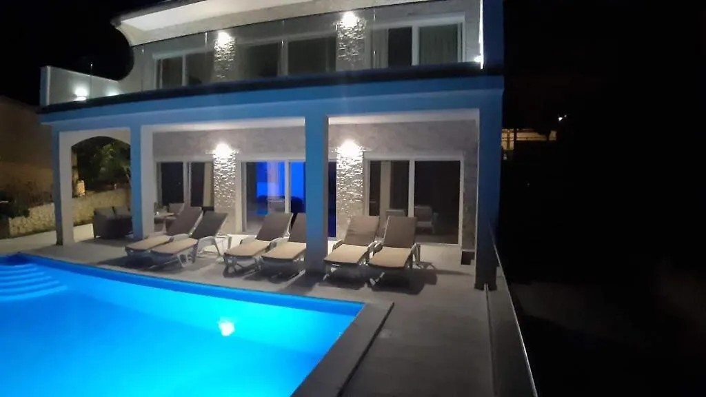Pool-Villa „4 Seasons“ Seaview Novi Vinodolski Villa