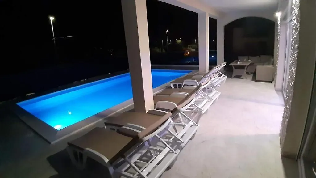 Pool-Villa „4 Seasons“ Seaview Novi Vinodolski